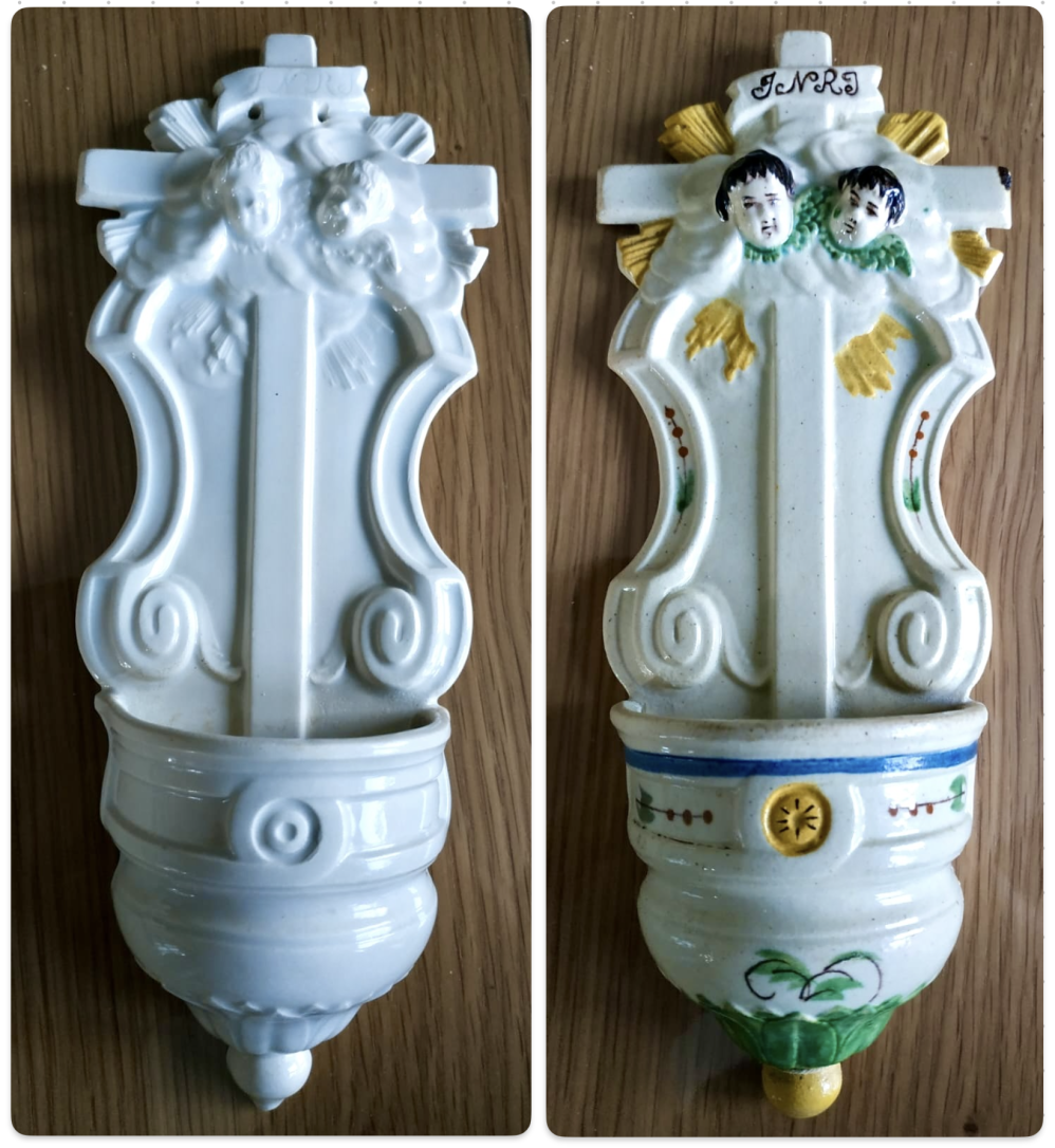 Bénitiers en faience fine